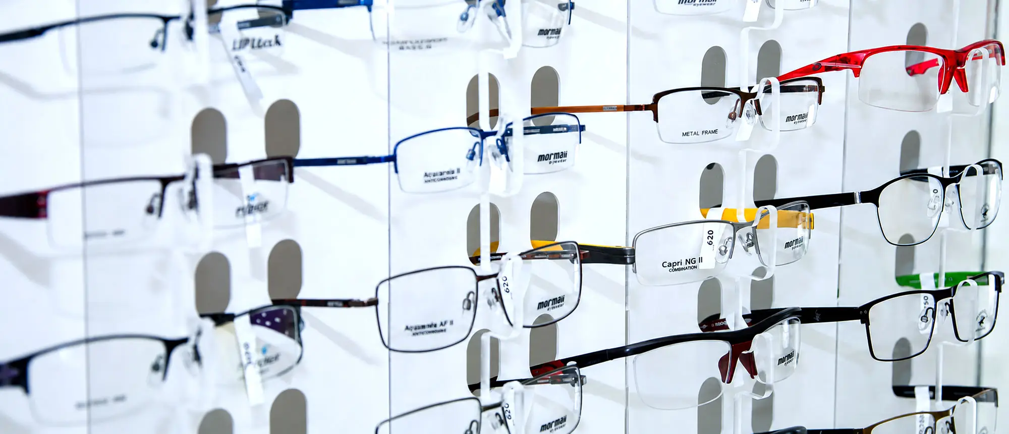 photo of spectacles on a shopping shelf
