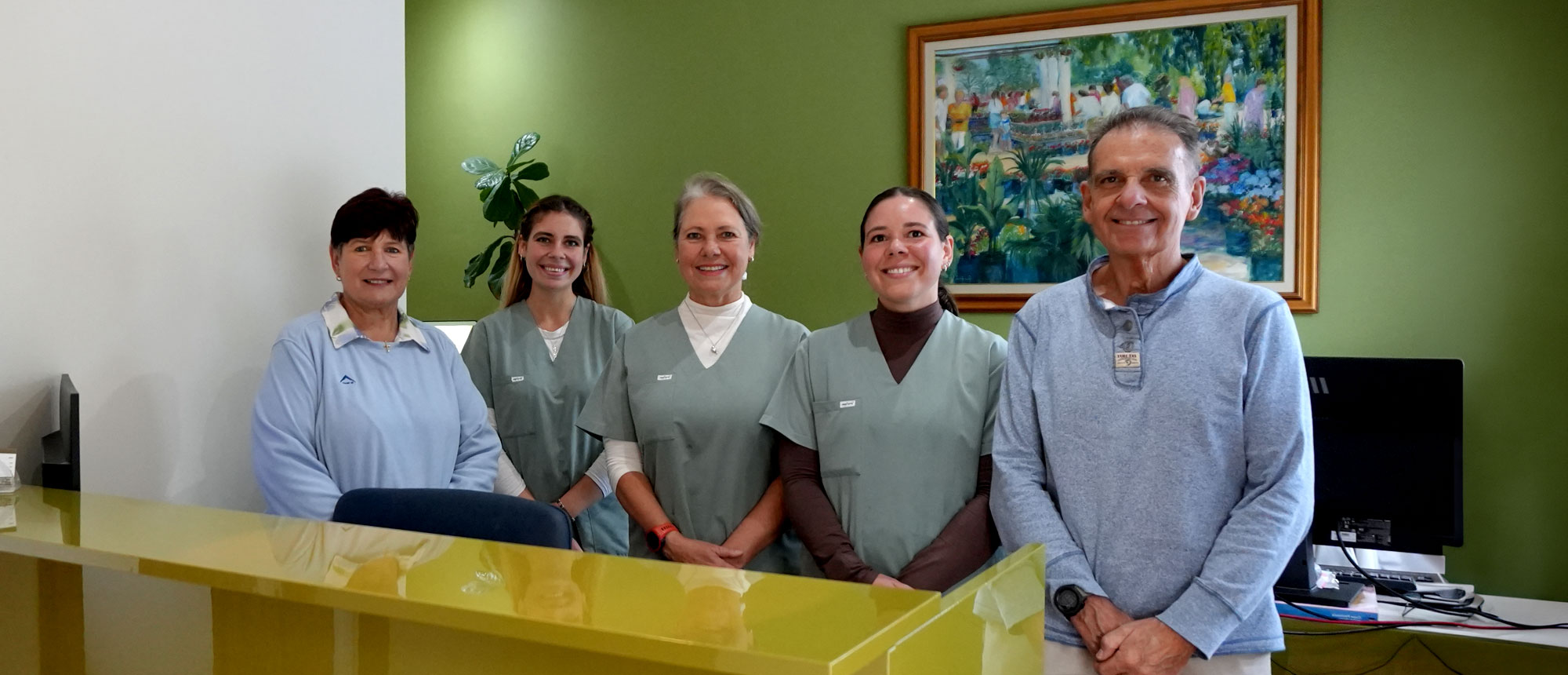 Photo of the Vida Trümpelmann team at the receptionist desk